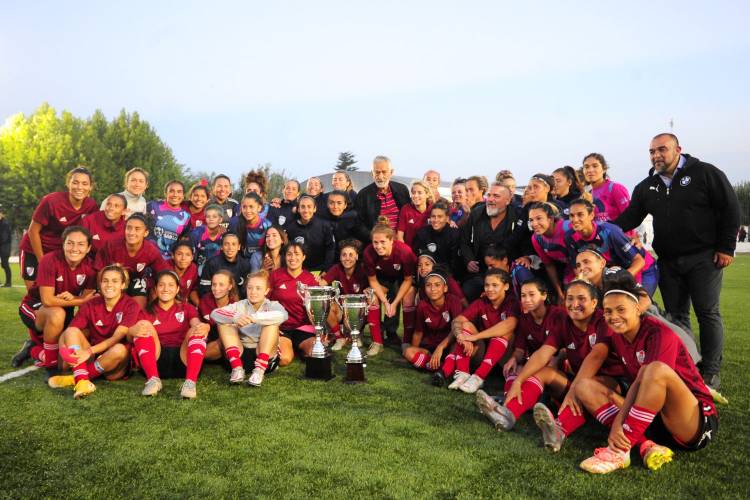 Alberto en La Toma con el fútbol femenino