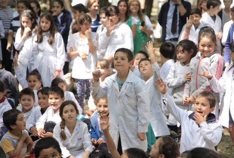 Inicio de clases para 124.451 estudiantes de la provincia
