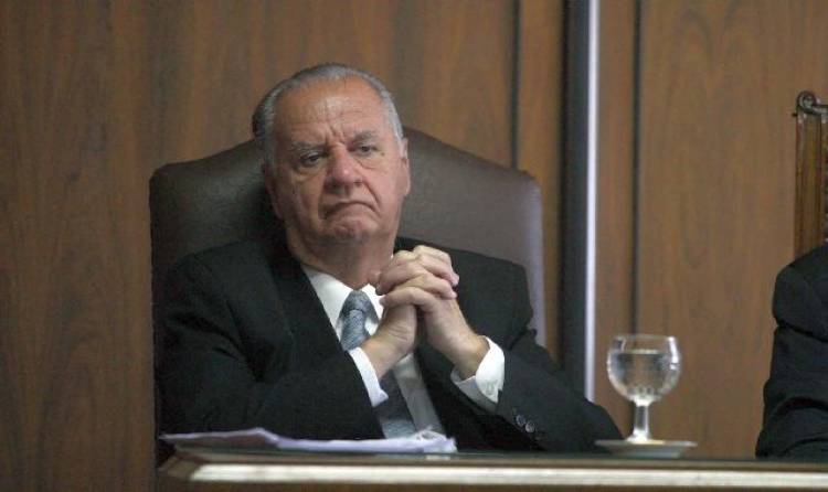 El Juez Federal Bustos Fierro aceptó tratar la inconstitucionalidad de las retenciones