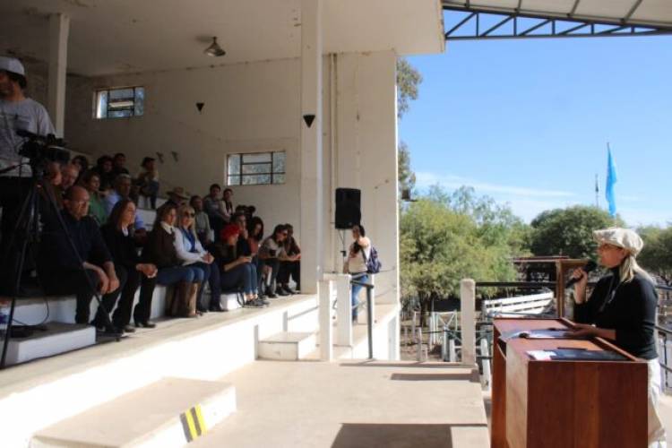 “La Rural lo único que hace es abrir las puertas”