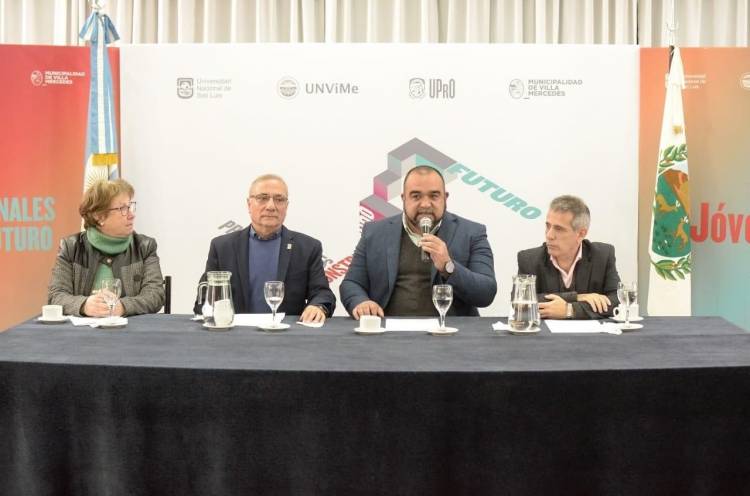 Frontera con Universidades para insertar Estudiantes en el trabajo. Inédita iniciativa 