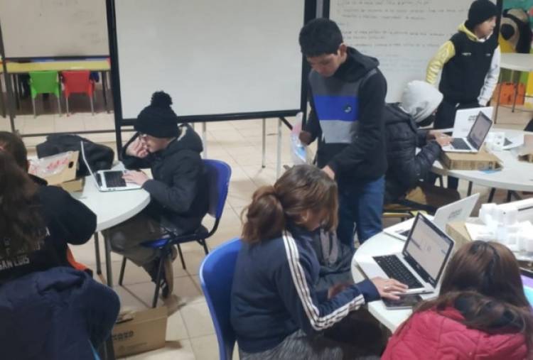 Ya se entregaron más de 3700 notebooks a estudiantes