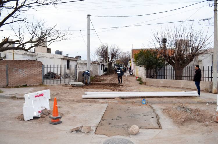 Ciudad de San Luis: renuevan cloacas en el barrio Rawson