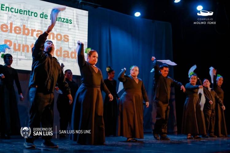 La Puntanidad en el Molino . Pasaron todas las danzas de la Ciudad y “Caminito que va pa al Norte” emocionó a salón lleno 