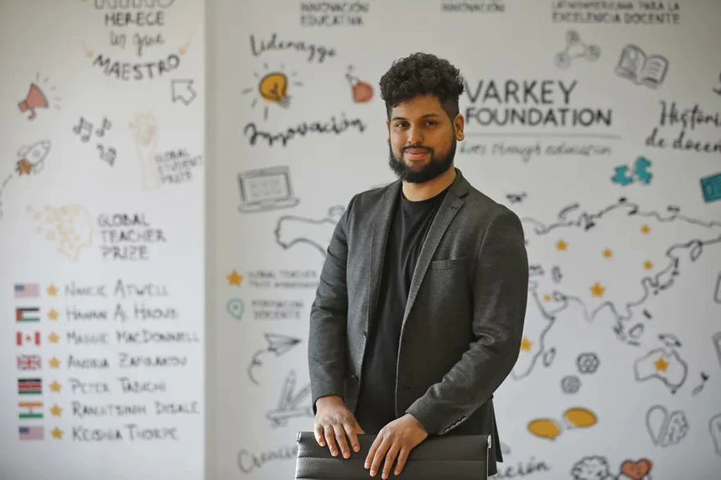 Un argentino quedó entre los diez mejores estudiantes del mundo y sigue en carrera por 100 mil dólares