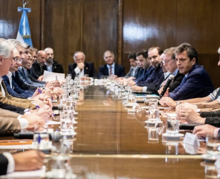 Liquida el campo 1 millón de toneladas en el primer día del dólar soja 