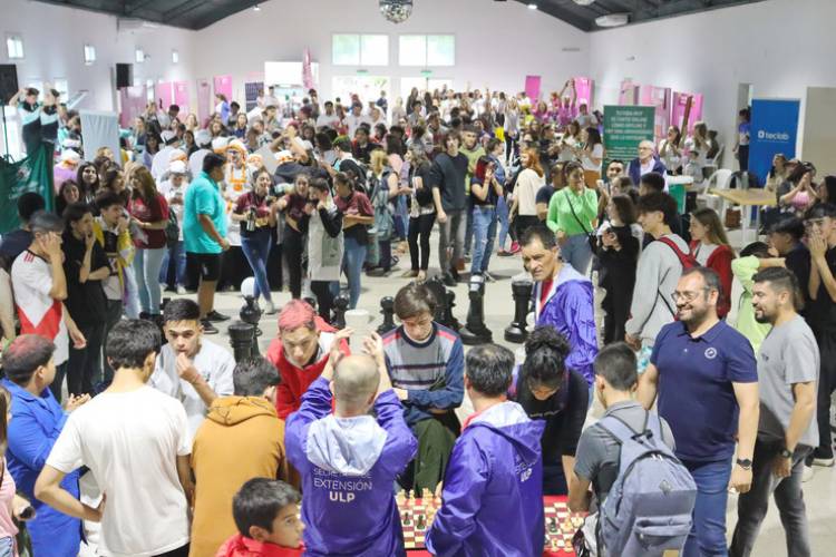 BUENA ESPERANZA: primera feria educativa de Dupuy