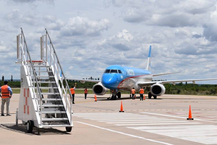 CONLARA: llegó el primer vuelo regular de Aerolíneas 
