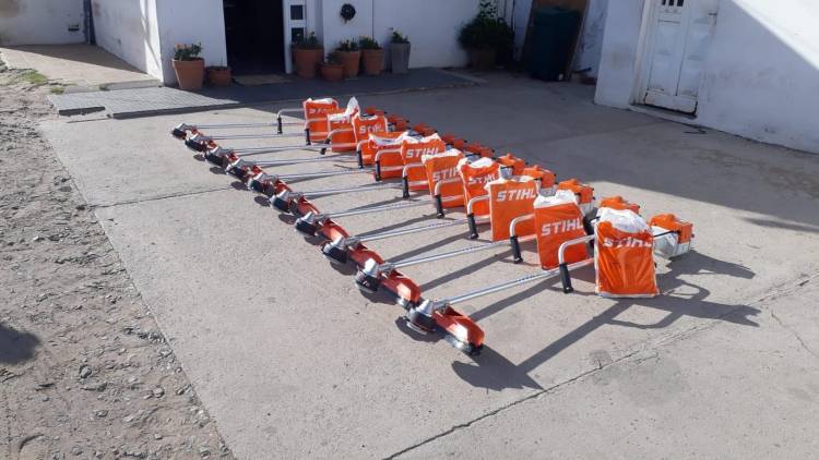 Justo Daract limpio .Ya son 40 las desmalezadoras después de encontrar una azada heredada de la gestión anterior para limpieza 