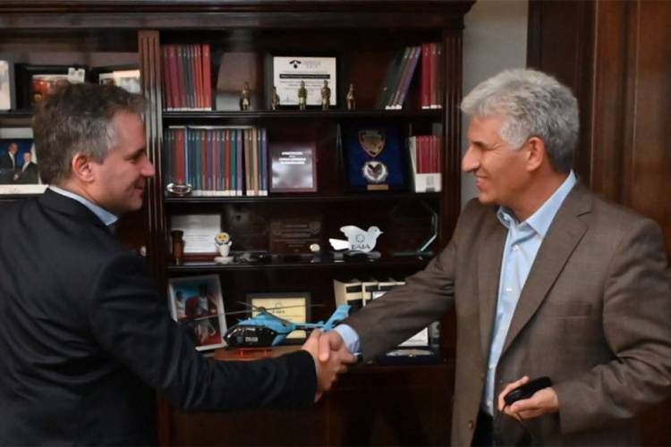 D Alessandro amigo de Poggi y su principal asesor .En medio de coimas,manejo de la Justicia, Larreta le soltó la mano y se fue.Que habrá aprendido ??