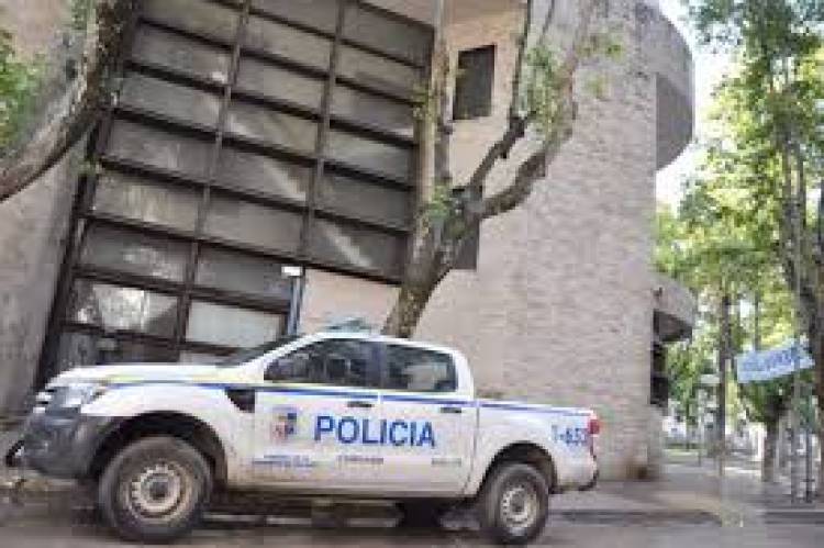Mercedes sin  delitos  en la oscuridad.Fuerte trabajo de la Policía., en una Ciudad que todavía tiene zonas sin luz 