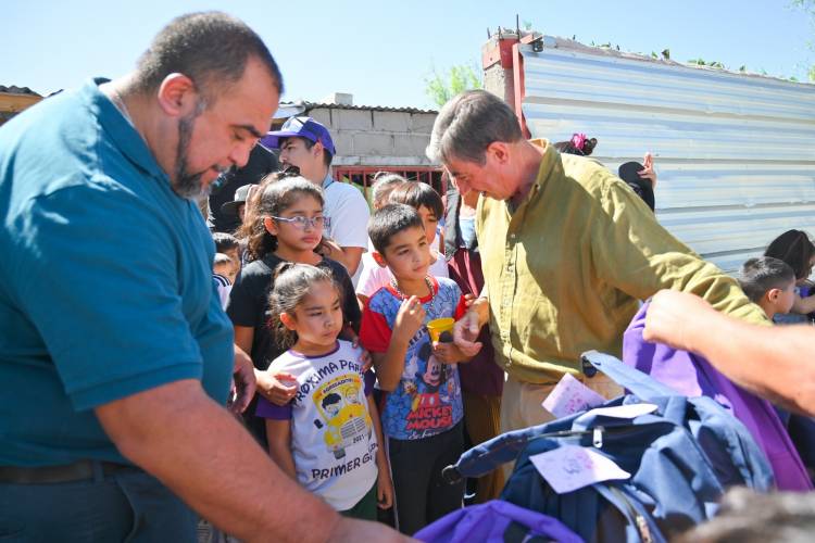 VILLA MERCEDES: Gato Fernández en el barrio Eva Perón