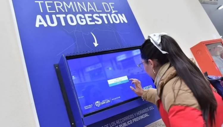 Instalan terminales para consultar información