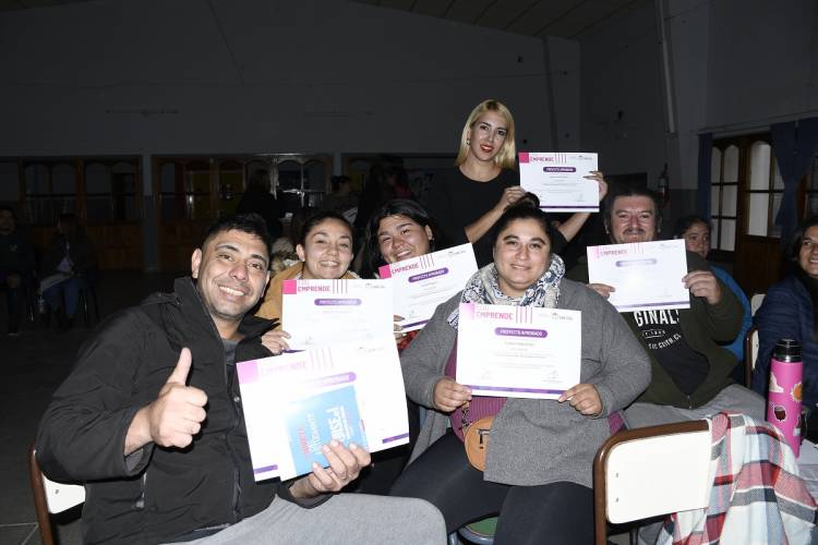 SANTA ROSA: primeros beneficiarios de Edu Emprende