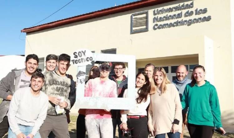 Histórica colación de grado en la UNLC 