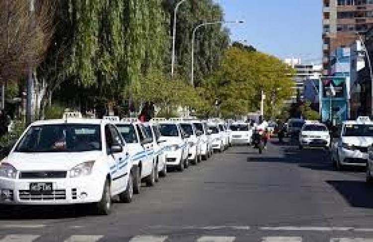 Entrega de los primeros créditos a propietarios de taxis