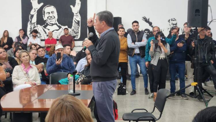 “GATO” FERNÁNDEZ CONVOCÓ A UN APAGÓN PROVINCIAL