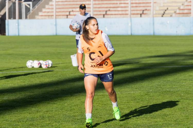 FÚTBOL FEMENINO: Giuliana Pinelli convocada a la Selección