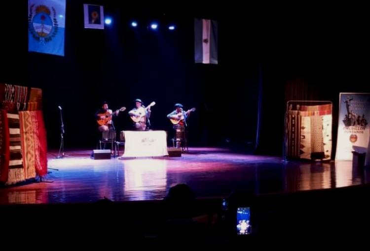 Los payadores emocionaron al público del Puente Blanco