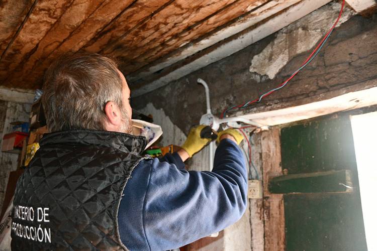 PARAJE LOS COMEDEROS: entrega de un equipo de energía solar