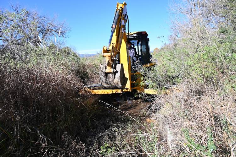 SAN FRANCISCO: trabajan en la limpieza del Canal Matriz