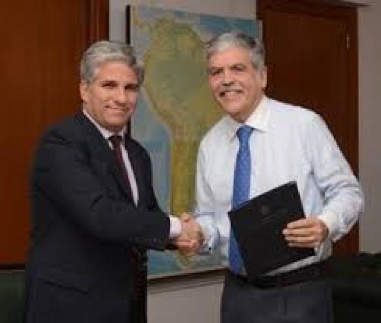 La cínica marcha poggista para que nadie lo controle y contra la Independencia del Poder Legislativo.La burrada de decir que lo que se resuelva ahí , se puede anular .Se acabó la generosidad peronista que lo llevó a Poggi dónde está 