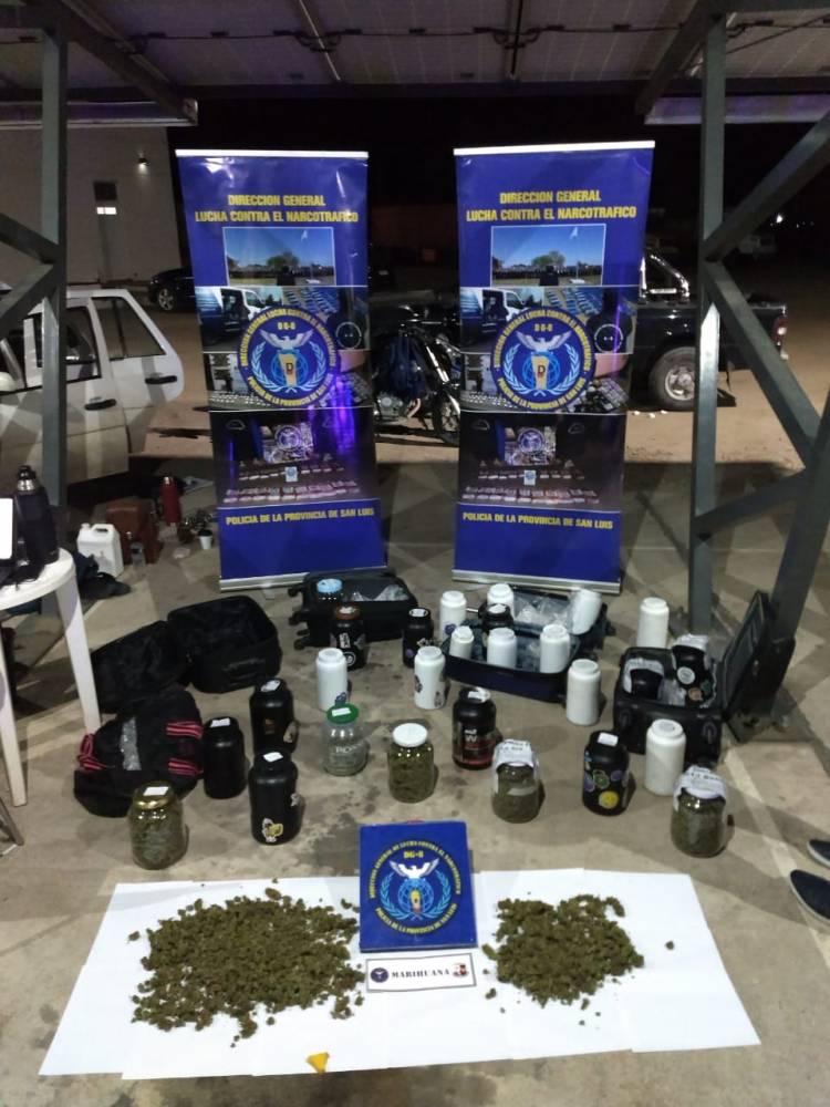 Interceptaron 3500 kilos en Buena Esperanza  que iban a Neuquén.Impresionante operativo