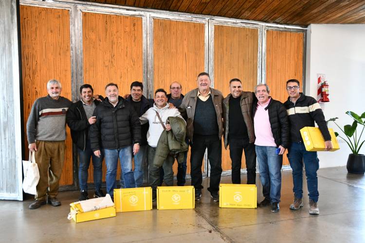 Productores apícolas puntanos recibieron kits de sanidad 