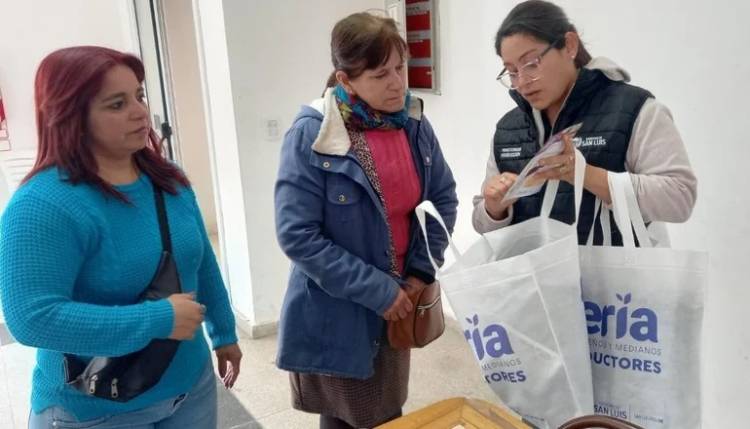 Entregaron más de 1.500 kits para el armado de huertas