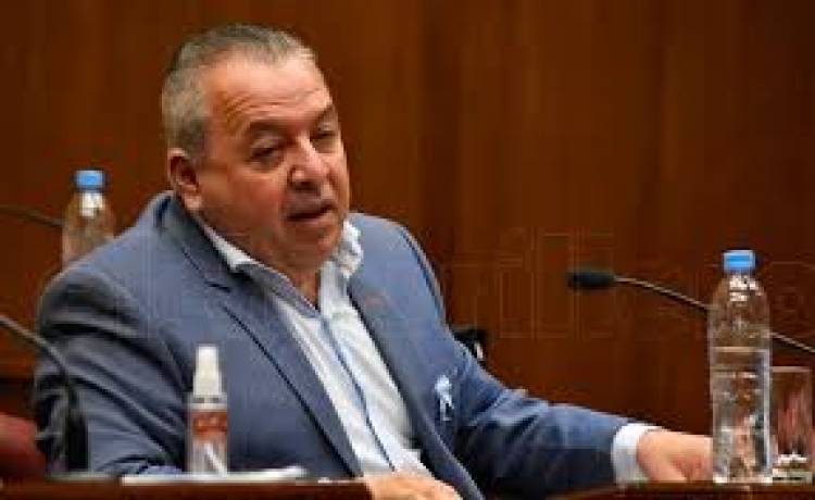 Los papelones de Debandi.La.ignorancia congraciada con su futuro laboral .Indignidad política sin culpas de un payaso que no puede decir dos palabras 