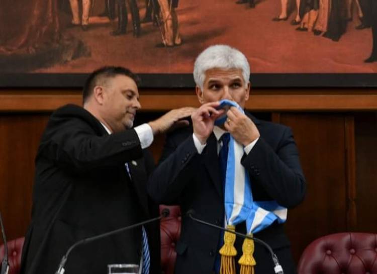 POGGI llamó a tender puentes entre ideologías distintas.Lo  electoral terminó " La parte constructiva del discurso del nuevo Gobernador textual 