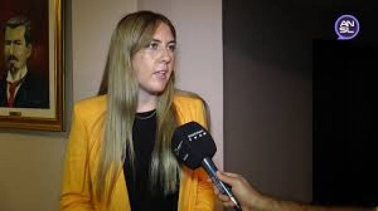 N.Galia"Show mediático -policial para quebrar con hostigamiento al PJ local .Intentan ilegalizar lo legal con vehículos en comodato .Vergüenza que será denunciada .Operativo de la más baja calaña para someter a quienes piensan distinto.Fuerte denuncia de Diamela Freixes.