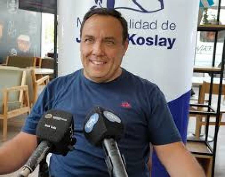 Toti Videla paga todo el sueldo y Koslay saca a relucir su impecable administración .No cobrarán funcionarios ni Concejo , que lo harán en Enero.Dijo que acompaña al Gobierno Provincial en su tarea de buscar equilibrio 