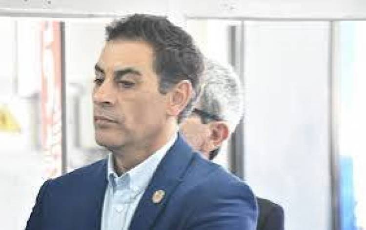 Hissa sigue recolectando la basura a mano y es vergonzoso.ATP sin control.Ver a los Municipales hurgar los contenedores no tiene nombre