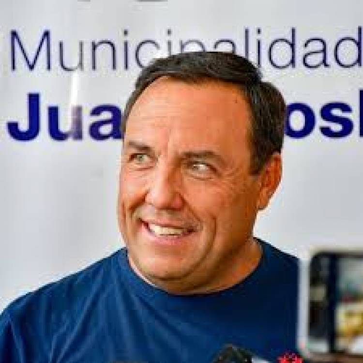 KOSLAY: Toti mira los Municipales.Les otorgó 50 mil de aumento.