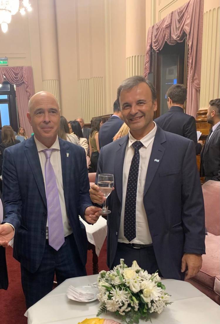 Bartolo quiere indultar genocidas, robos de bebés y vuelos de la muerte.D Alessandro, quedó como boludo. Había dicho lo contrario .Los insultos fueron declarados inconstitucionales, es una burrada,dijo Negri.