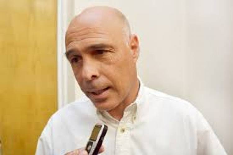 Bartolo sigue aturdido. Desempató en una votación que no correspondía.Furcio para la historia 