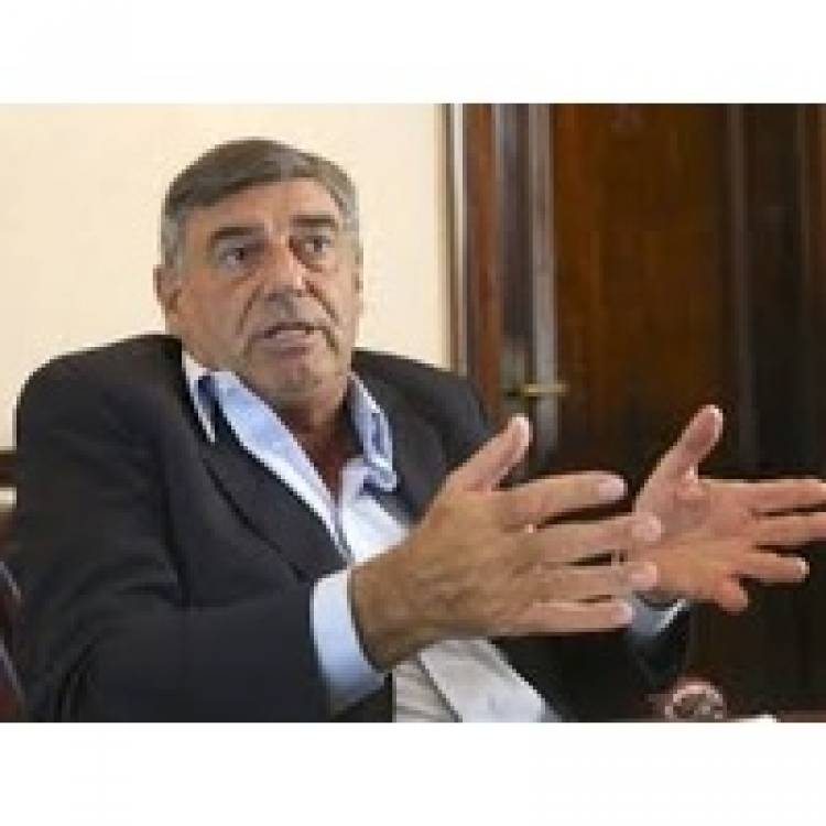 Cimadevilla "la UCR se maneja de manera hipócrita.De Loredo, ni Tetaz son Radicales.Cambian convicción por conveniencia "