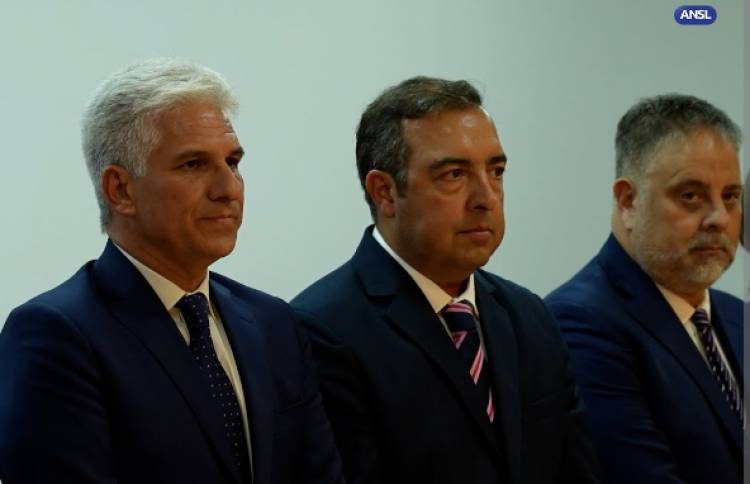 El colmo VERGES.Puso.a un empleado del Ministerio para que lo defienda en la violencia y pide que se derogue la Ley que protege a las víctimas. Perdió la vergüenza.El Papa Francisco será notificado de la actitud del Obispo Barba .Bazla, ciego, sordo y mudo.