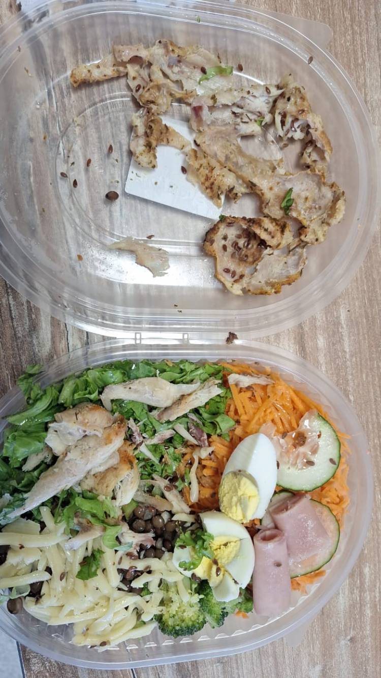 Piel de Pollo y Sésamo.La Asqueante comida que le da Poggi a los médicos de guardia .Así reconstruye San Luis. Demagogia y cinismo.