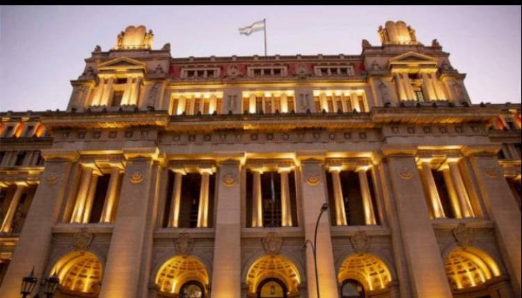 Cristina y la inocencia de creer que no jugaban con fuego . Difícil entender que no sabría que la Justicia parcial no la condenaría.