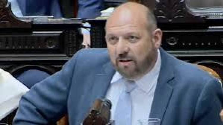 D Alessandro dió QUORUM con la oposición y su destino político es incierto.Confirmaron que fue sacado del grupo de WhatsApp de Diputados .Golpe por golpe es.