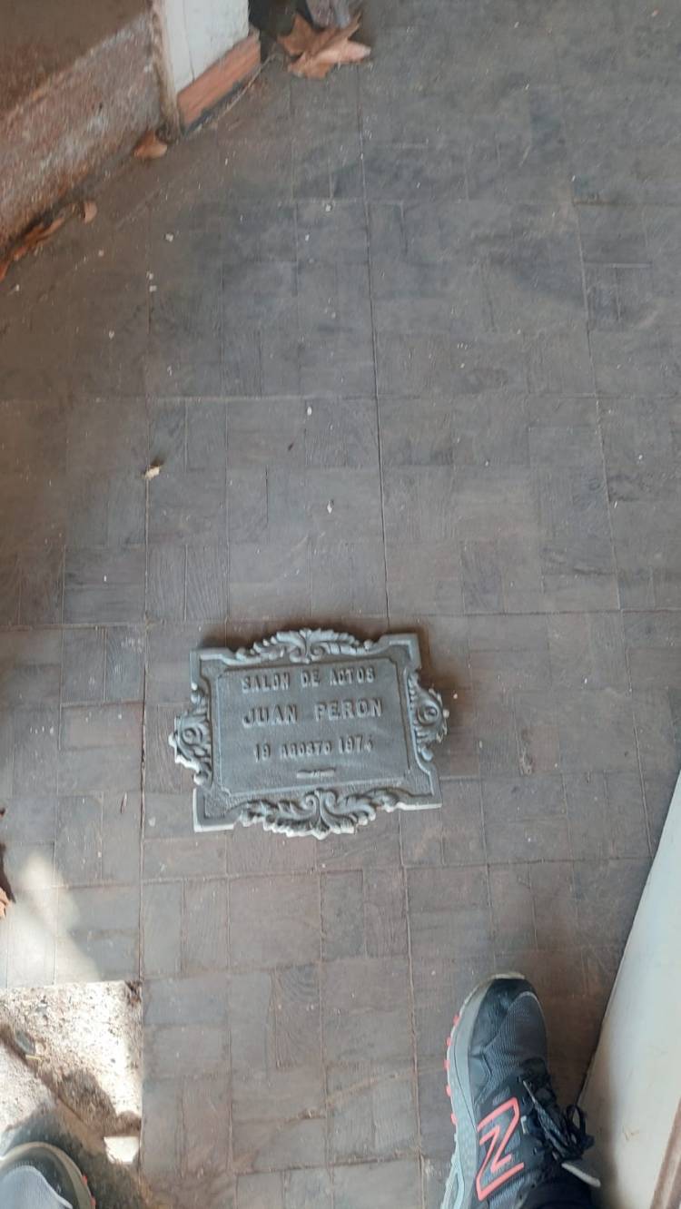 Robaron la historia de la CGT Villa Mercedes.La irresponsables Secretarios Generales la vaciaron .Hubo dirigentes que lloraron de bronca .A 100 metros de Lazarini y a 200 de Gómez de la UOM. Vergüenza ajena.