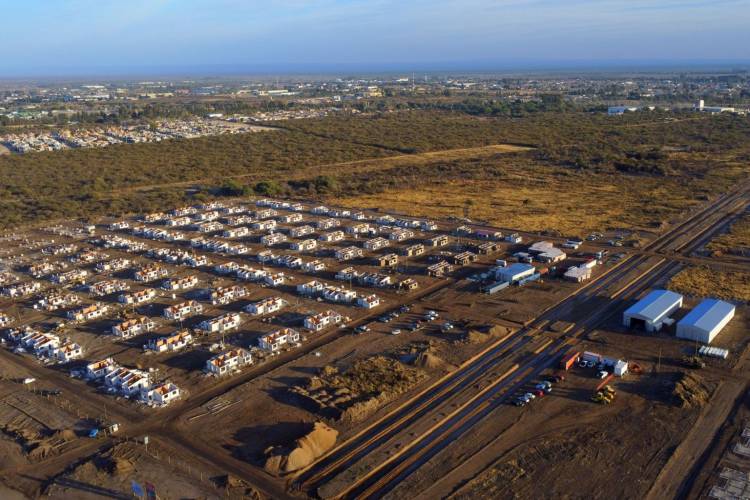 Con un poco más de mil casas a 2025,  es él peor promedio de entregas de la historia de San Luis .Un derecho Constitucional que pasó a ser un sorteo .Entregas personales demagógicas.