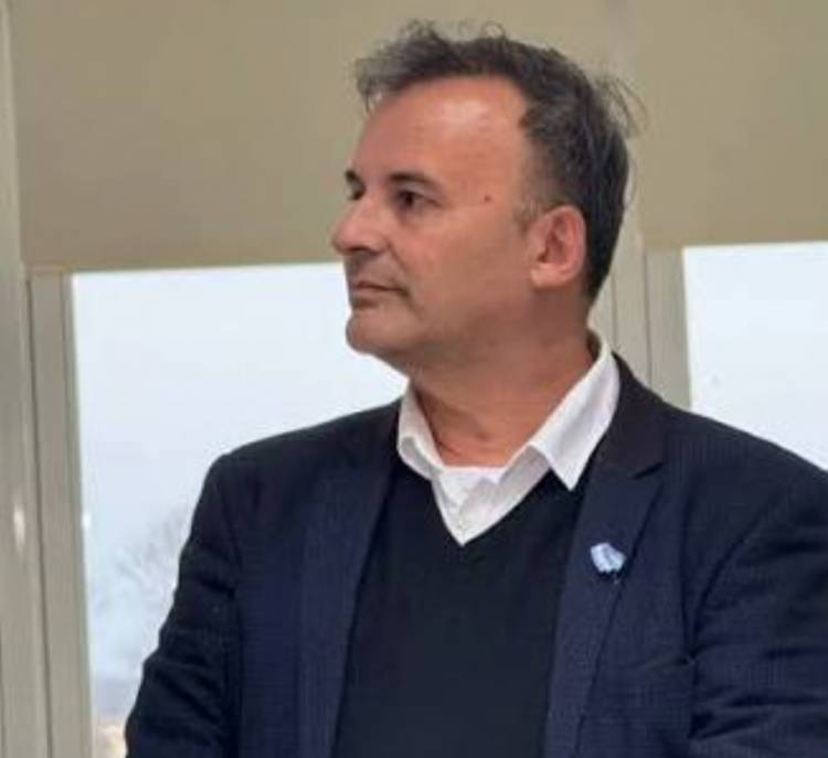 Estudiantes juega mucho hoy.Con Negri que intenta patear el tablero para conducir  y la primera  final con FADEP.