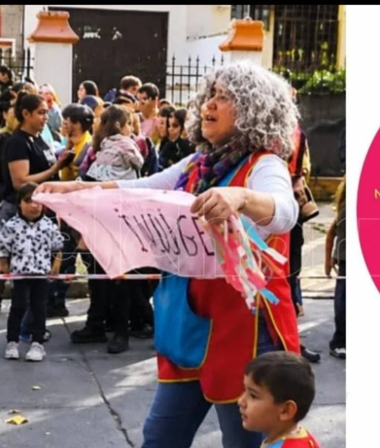 La indigencia de los docentes expuesta . Silbidos s un Gobierno que cree que todos comen vidrio .
