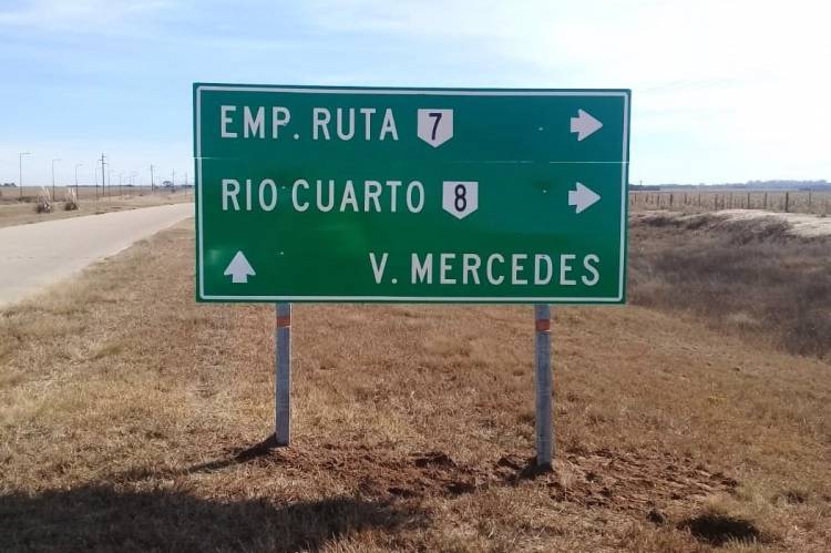 La Ruta 8 a manos privadas .Habia participado Rovella , que perdió la Licitación.Casi 1500 pesos más IVA , cada 100 kms se pagará  de peaje.
