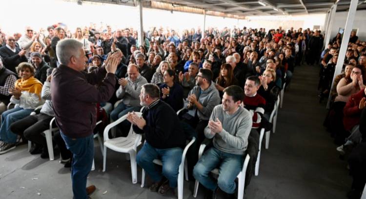 Poggi también tuvo su 22 AG y se hizo apoyar por sus funcionarios , que no faltó uno .